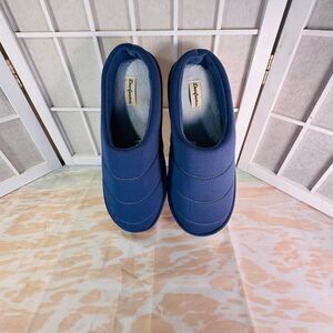 Defoams Slippers Size 10